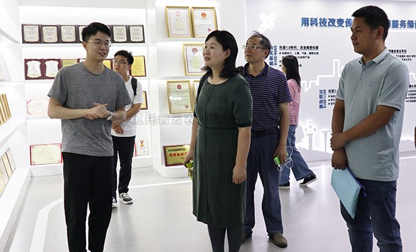 國家植保機械質量監(jiān)督檢驗中心副主任劉燕一行蒞臨托普云農考察交流