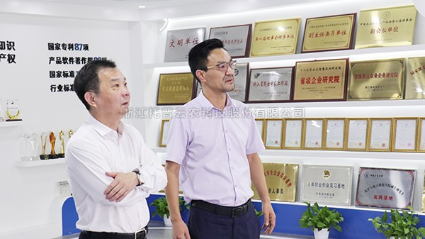 杭州市農(nóng)業(yè)農(nóng)村局黨組書記、局長柴世民一行蒞臨托普云農(nóng)參觀考察