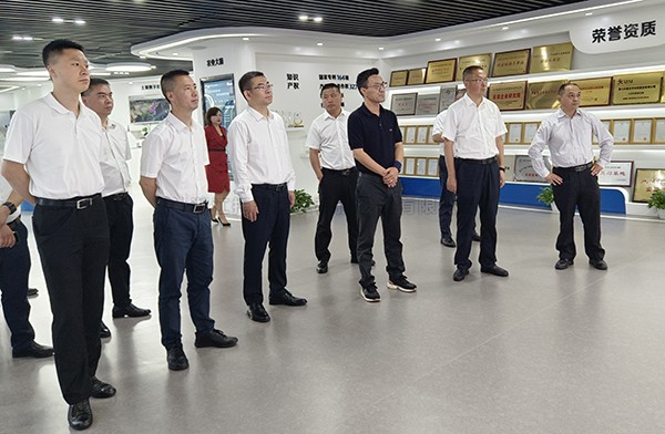 德陽市人大常委會副主任楊芳清、中江縣委書記杜尚武率考察組赴托普云農(nóng)考察調(diào)研