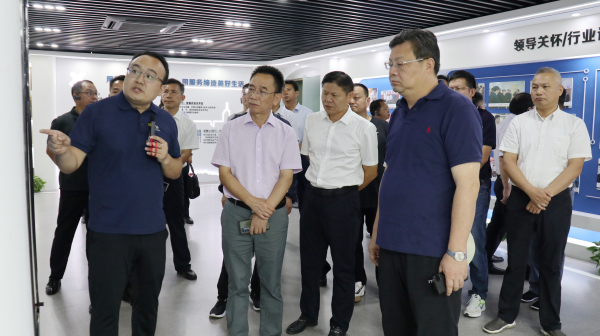 湖北省鄂州市委常委、副市長盧輝一行蒞臨托普云農(nóng)考察調(diào)研