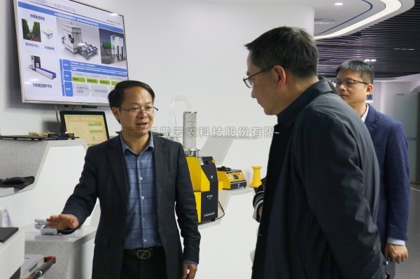 杭州市科技局黨組成員、副局長(zhǎng)樓立群一行蒞臨托普云農(nóng)考察調(diào)研