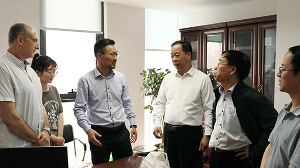 中國農(nóng)業(yè)技術(shù)推廣協(xié)會會長陳生斗、秘書長張互助蒞臨托普云農(nóng)考察參觀